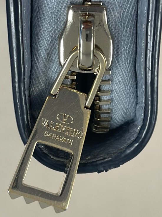 Valentino Garavani Rockstud Leather Continental Zippy Wallet - Grey - Preowned - Picture 5 of 12